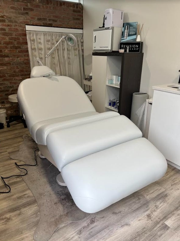 The Living Earth Crafts CLOUD 9 Cuvee spa table in a modern, clean treatment room.